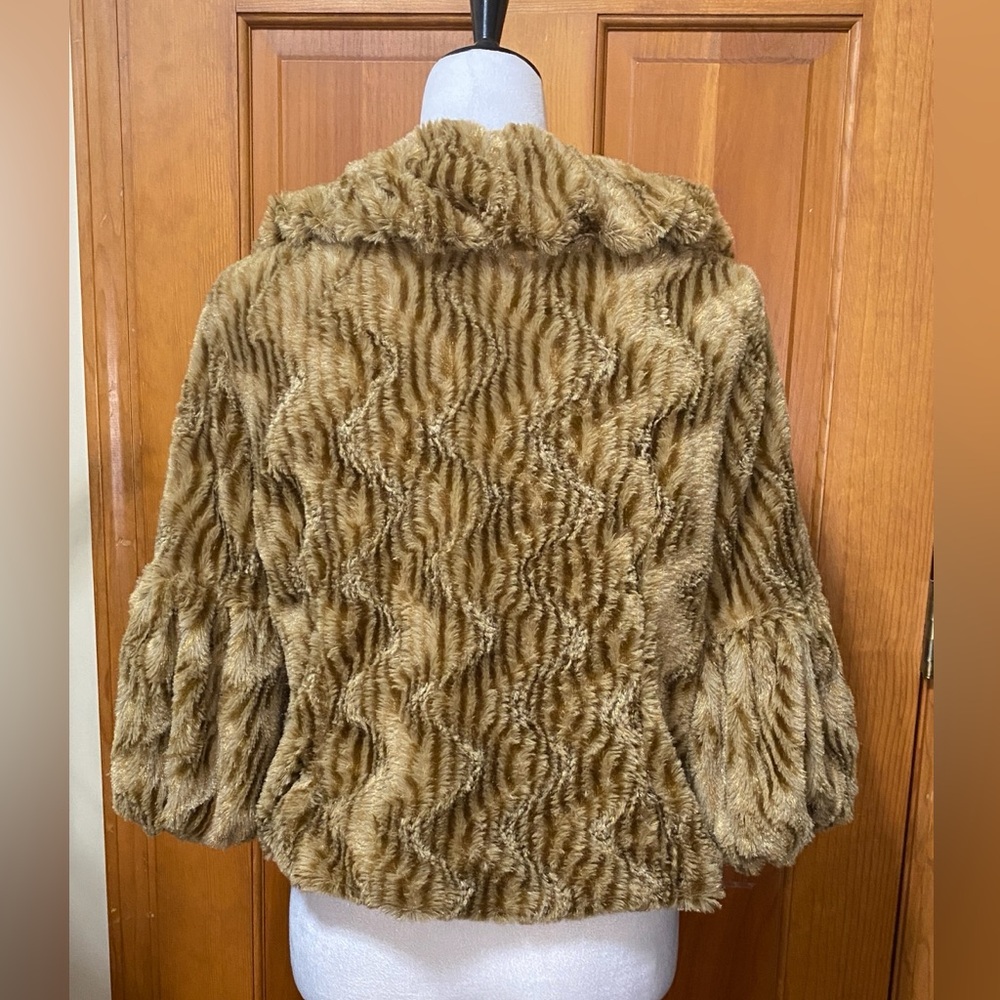 Faux Fur Cropped Jacket With Wing Collar - Picture 2 of 7